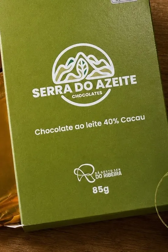 Barra de chocolate ao leite 40% cacau da Serra do Azeite em embalagem verde